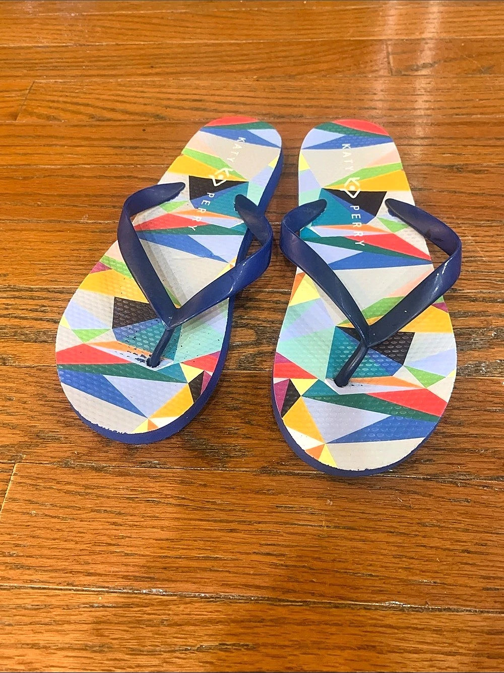 Katy Perry The Geli Flip Flop Geometric Sandals in Multicolor & Blue